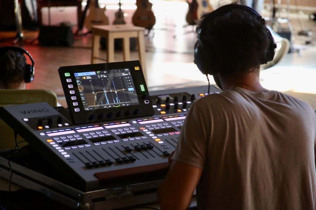 Clément à la console