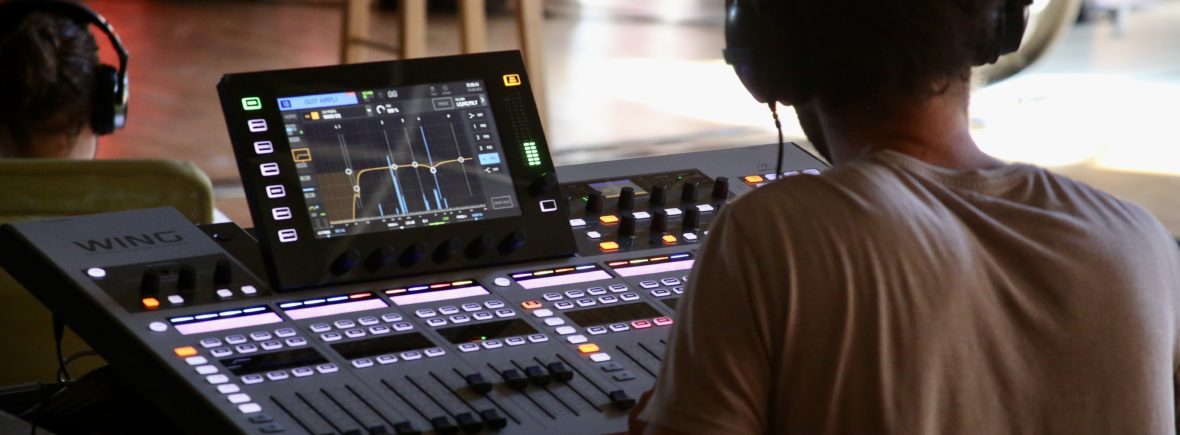 Clément à la console