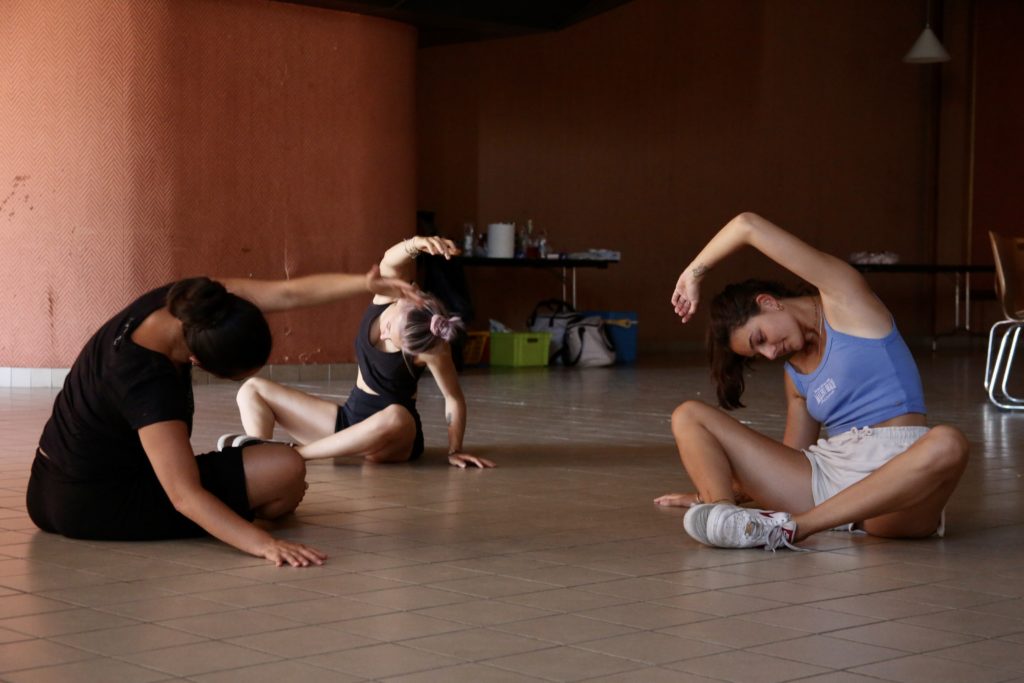 Marine, Pauline, Sarah