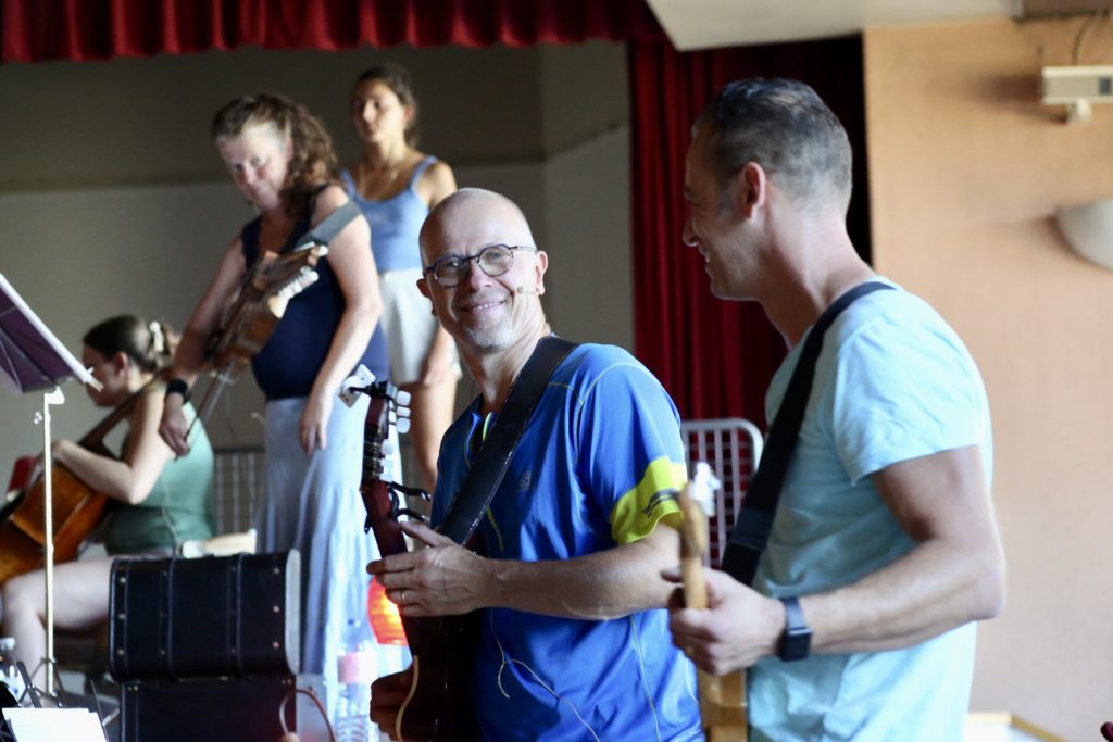 Olivier et Sébastien à la guitare