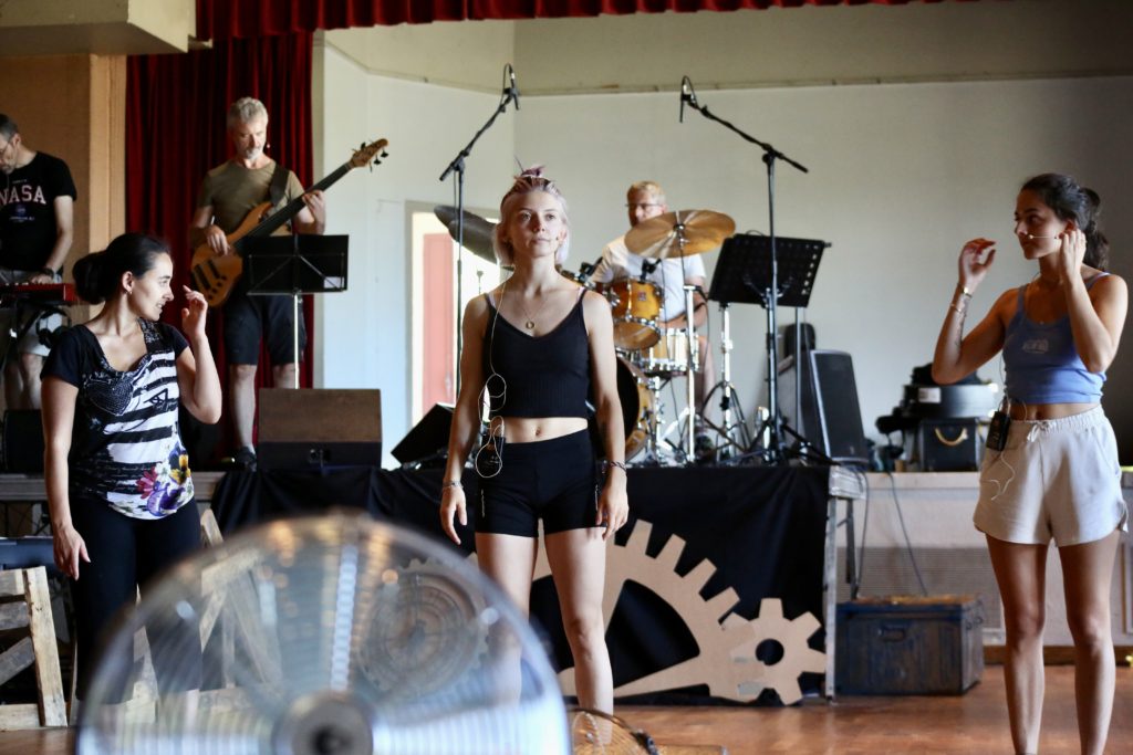 Denis, Max, Fred, Marine, Pauline, Sarah