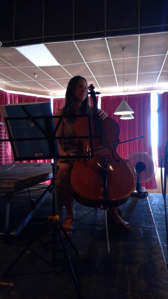 Fanny au violoncelle