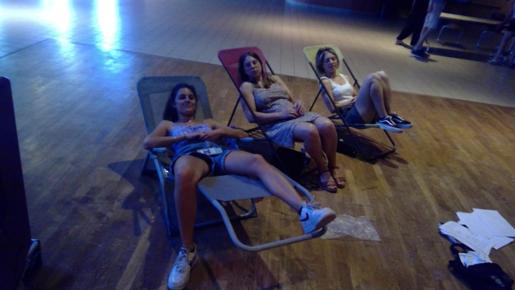 Sarah, Fanny, Pauline à la sieste
