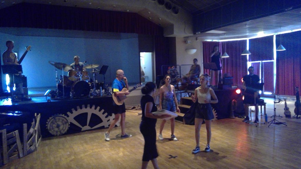 La scène, la scène, la scène