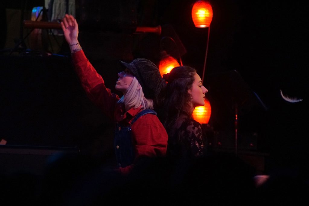 Plume Vole – Pauline & Sarah Plume Vole - Pauline & Sarah