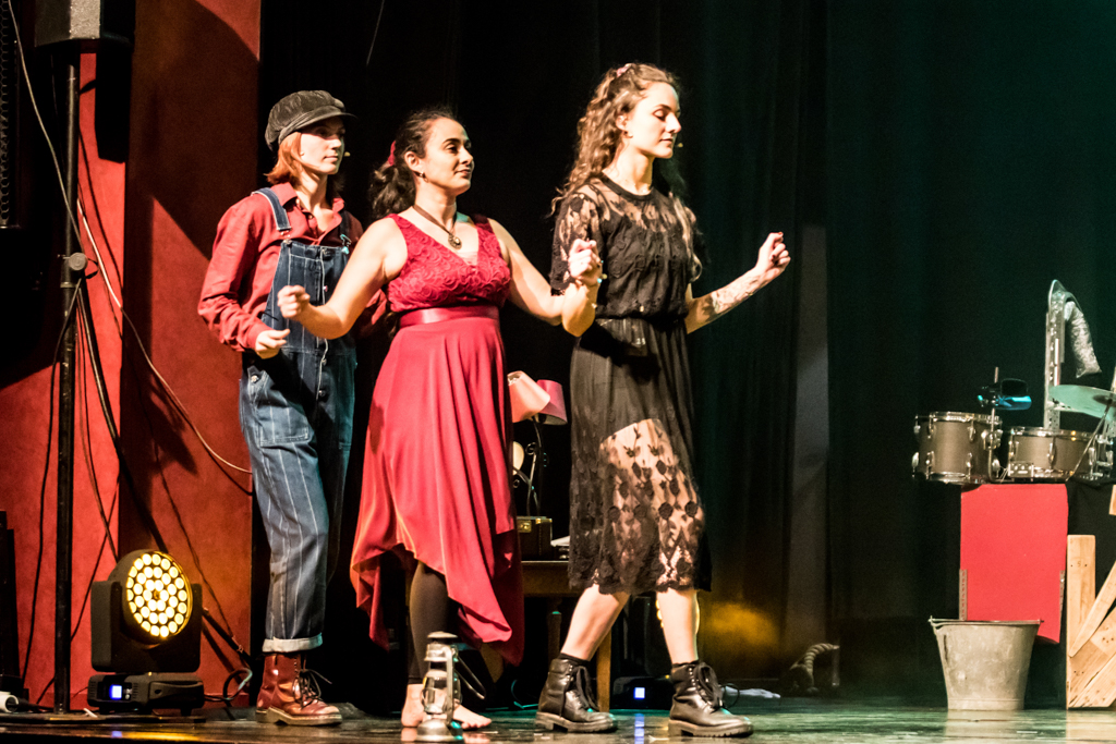 Pauline, Marine, Sarah © Patrick Marguerin