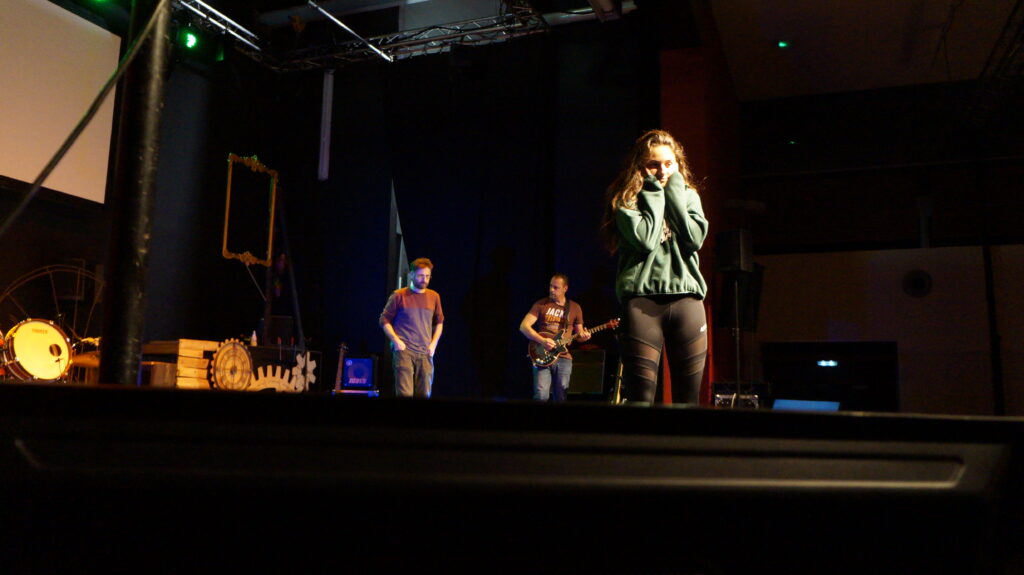 Sarah (la guitare est trop forte !)