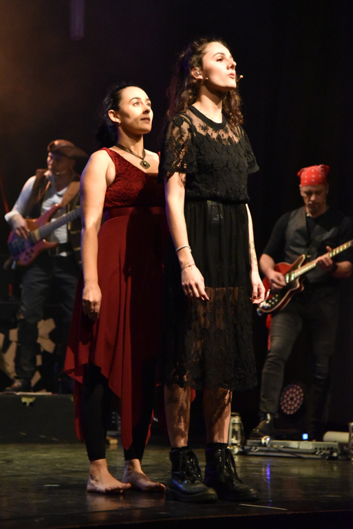 Marine, Sarah © Gilles Jouvenel Marine, Sarah © Gilles Jouvenel