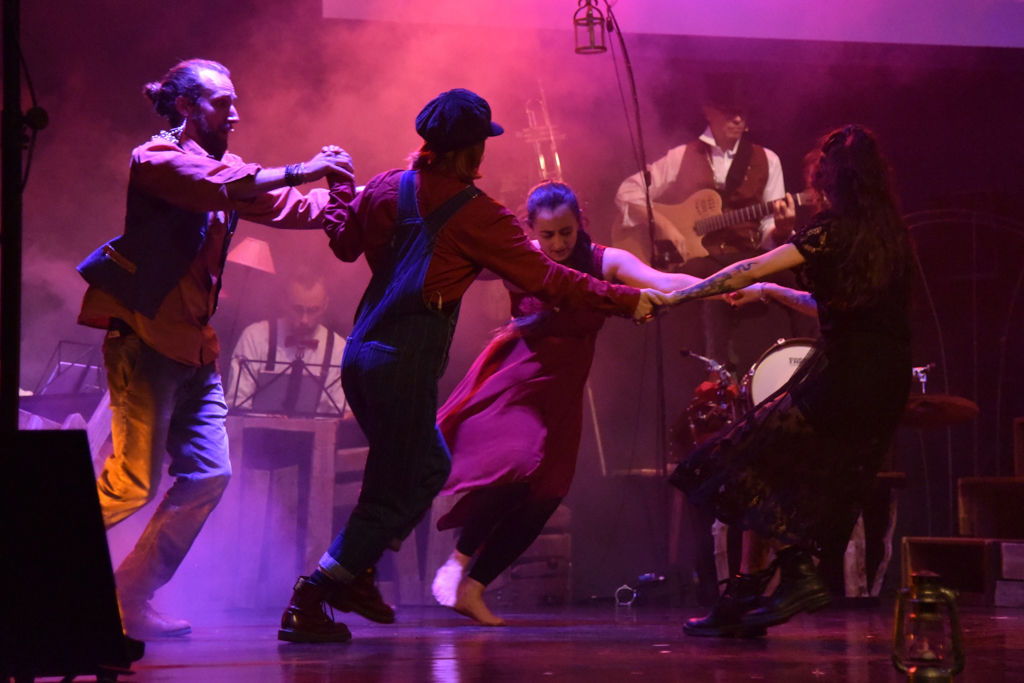 Paul, Pauline, Marine, Olivier, Sarah © Gilles Jouvenel
