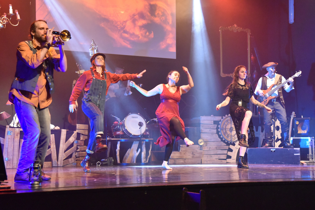 Paul, Olivier, Pauline, Marine, Sarah, Pascal © Gilles Jouvenel