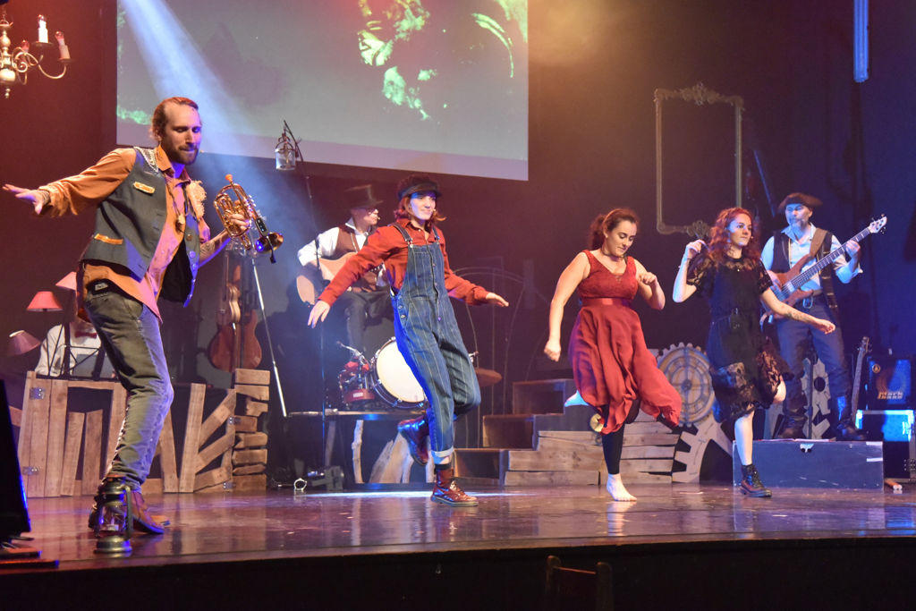 Paul, Olivier, Pauline, Marine, Sarah, Pascal © Gilles Jouvenel