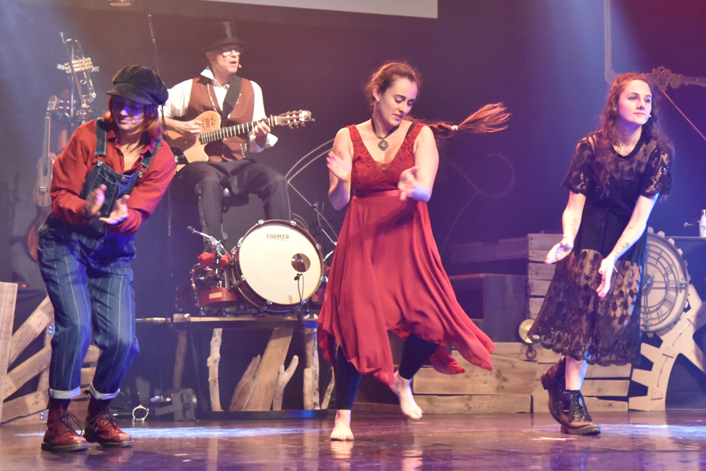 Pauline, Olivier, Marine, Sarah © Gilles Jouvenel Pauline, Olivier, Marine, Sarah © Gilles Jouvenel
