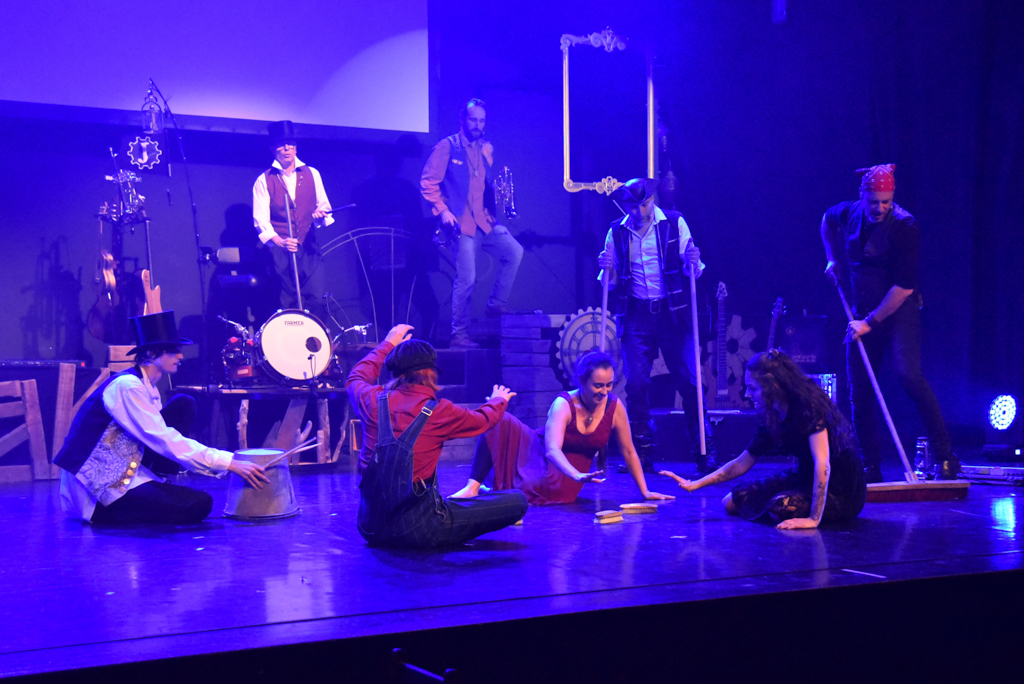 Olivier, Paul, Pascal, Sébastien - Rémi, Pauline, Marine, Sarah © Gilles Jouvenel