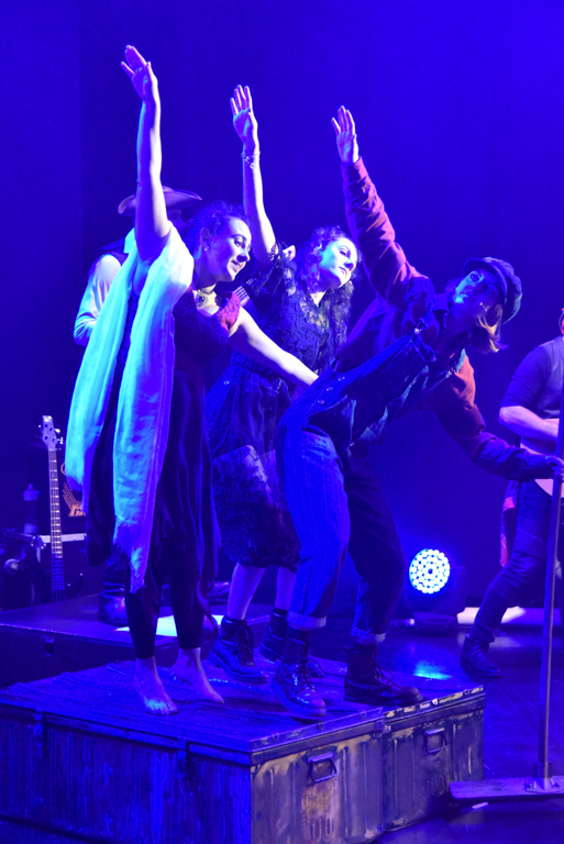 Marine, Sarah, Pauline © Gilles Jouvenel