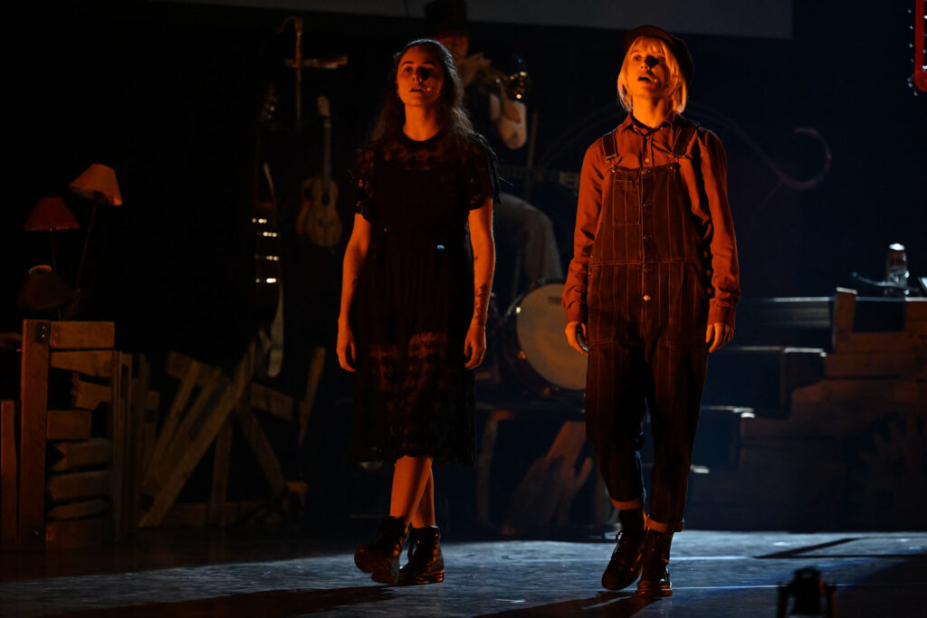 Sarah, Pauline © Gilles Jouvenel