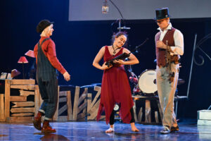 Pauline, Marine, Olivier © Gilles Jouvenel