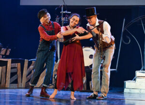 Pauline, Marine, Olivier © Gilles Jouvenel