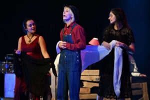 Marine, Pauline, Sarah © Gilles Jouvenel