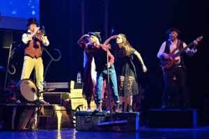 Olivier, Marine, Pauline, Sarah, Pascal © Gilles Jouvenel