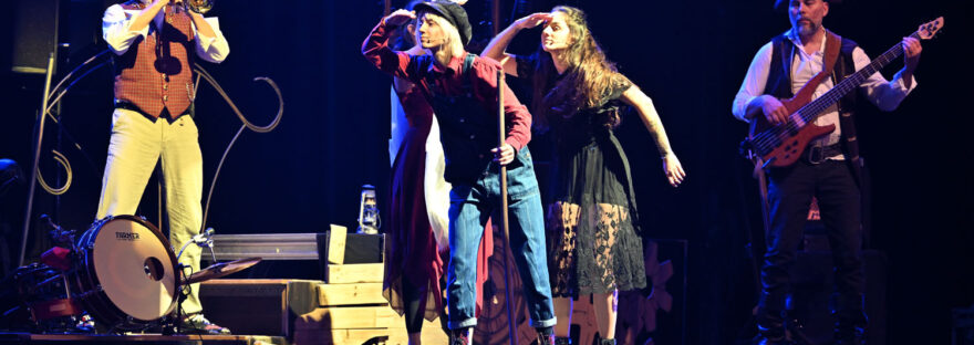 Olivier, Marine, Pauline, Sarah, Pascal © Gilles Jouvenel