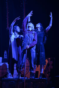 Marine, Pauline, Sarah © Gilles Jouvenel