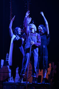 Marine, Pauline, Sarah © Gilles Jouvenel