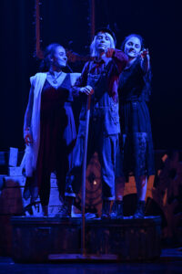 Marine, Pauline, Sarah © Gilles Jouvenel